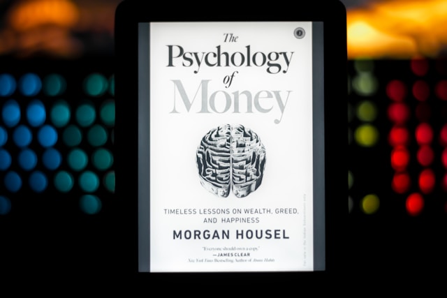 25 Best Side Hustles You Can Do While Traveling Solo