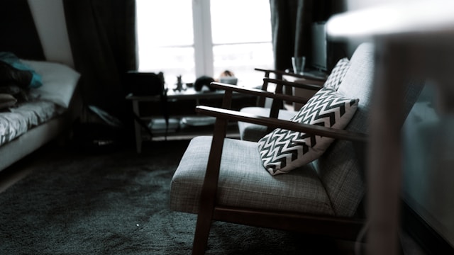 25 Best Side Hustles You Can Do While Traveling Solo